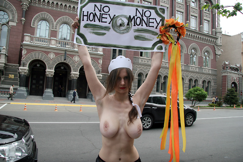 Знакомимся, активистки политическо-феминистического движения Femen 
